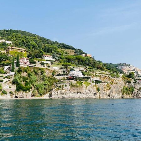 Casa Vacanza Brezza Di Maestrale Salerno Exterior foto