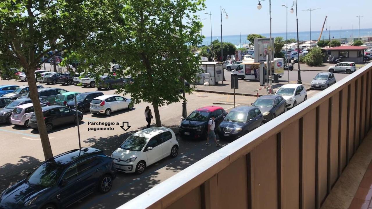 Casa Vacanza Brezza Di Maestrale Salerno Exterior foto